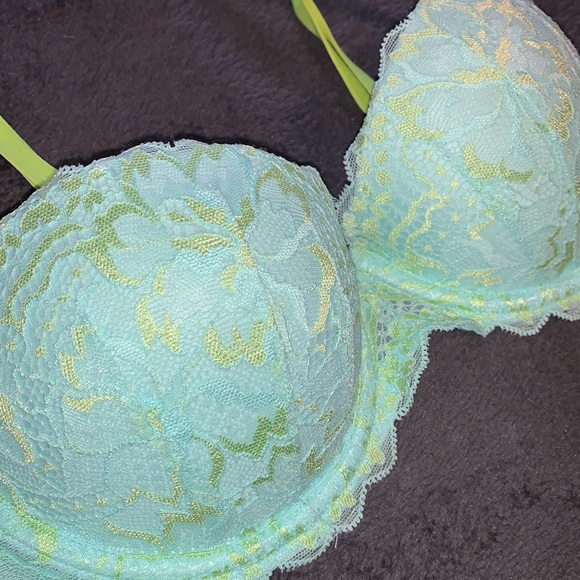 PINK Victoria’s Secret 34B push-up/pigeonnant. Sexy lace - Picture 2 of 7